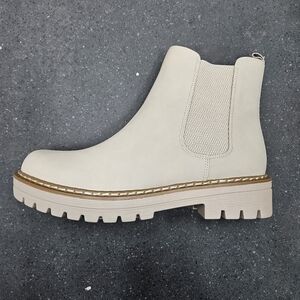 Dream Pairs Women’s Chunky Lug Sole Chelsea Boots - Off-White Platform Booties